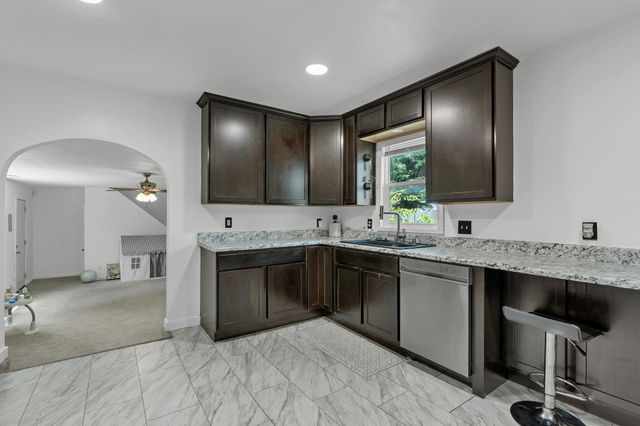 645 S Waverly Dr, Wichita, KS 67218