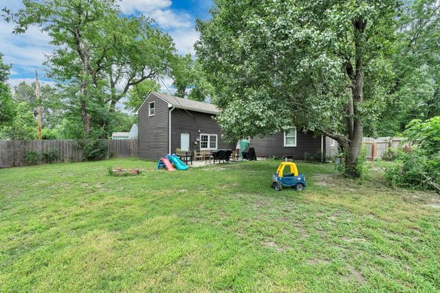 645 S Waverly Dr, Wichita, KS 67218