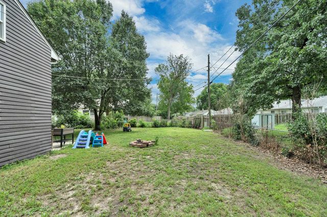 645 S Waverly Dr, Wichita, KS 67218