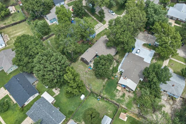 645 S Waverly Dr, Wichita, KS 67218