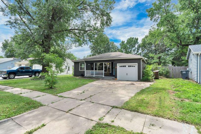 645 S Waverly Dr, Wichita, KS 67218