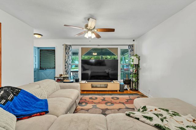 645 S Waverly Dr, Wichita, KS 67218