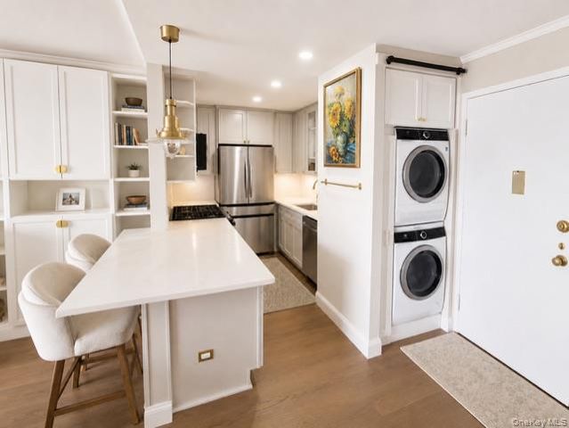 27110 Grand Central Parkway 2T, Floral Park, NY 11005