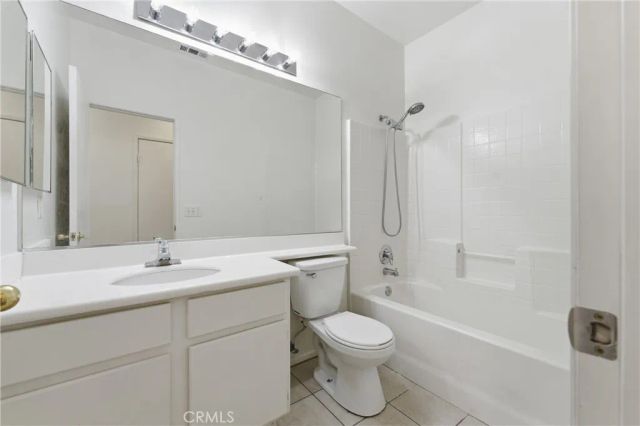 1555 Sutherland, Lancaster, CA 93534