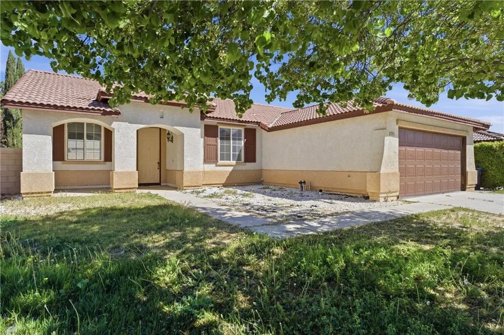 1555 Sutherland, Lancaster, CA 93534
