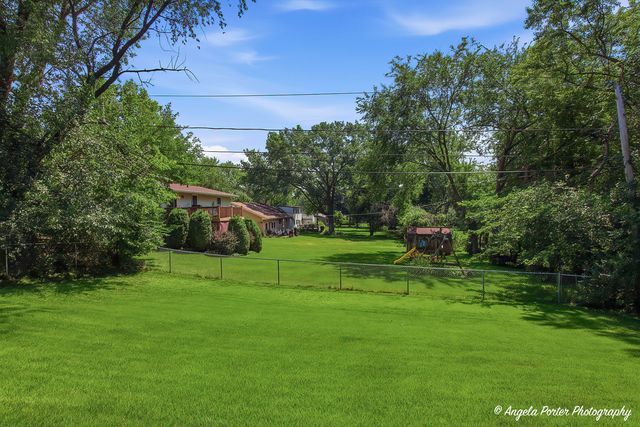 303 RIDGE Street, Algonquin, IL 60102