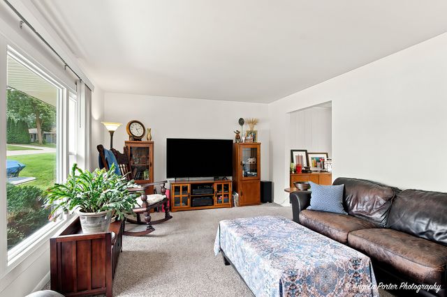 303 RIDGE Street, Algonquin, IL 60102