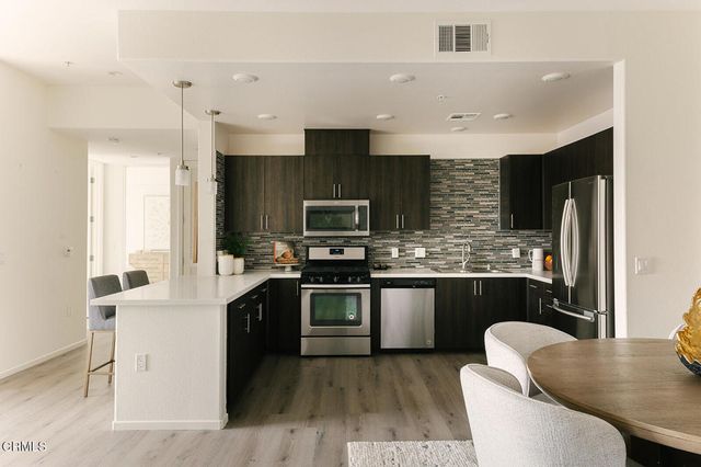 124 W Colorado Street 101, Glendale, CA 91204