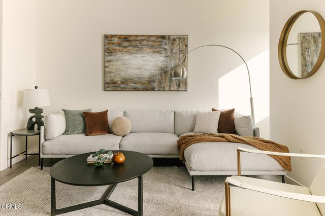124 W Colorado Street 101, Glendale, CA 91204
