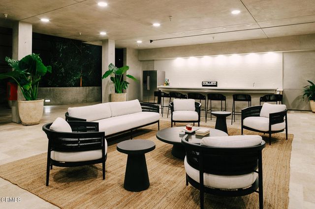 124 W Colorado Street 101, Glendale, CA 91204