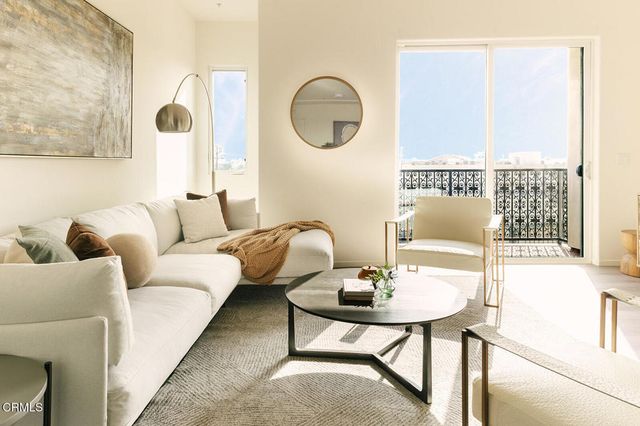 124 W Colorado Street 101, Glendale, CA 91204