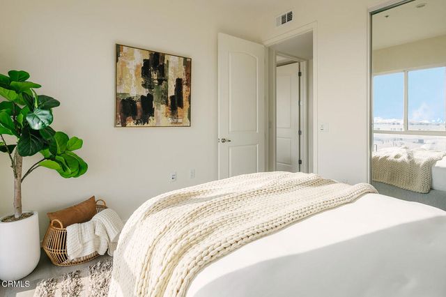 124 W Colorado Street 101, Glendale, CA 91204