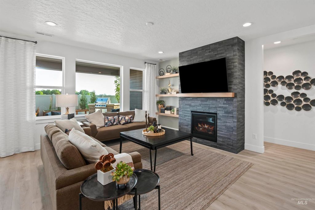 5792 N Chestnut Hill Way, Meridian, ID 83646