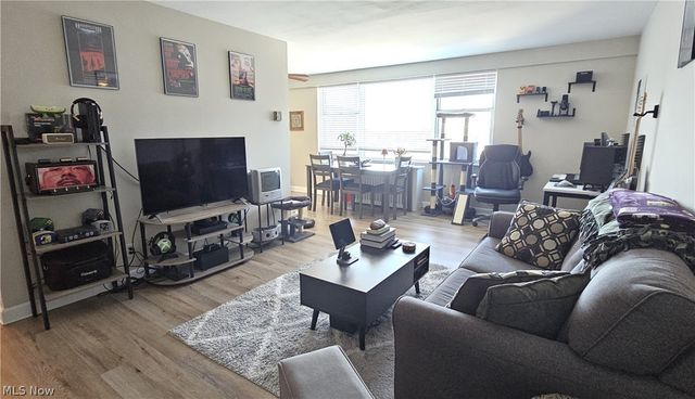11850 Edgewater Drive 1008, Lakewood, OH 44107