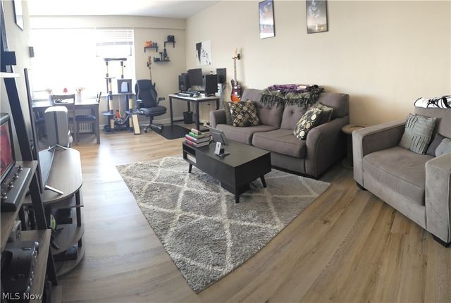 11850 Edgewater Drive 1008, Lakewood, OH 44107