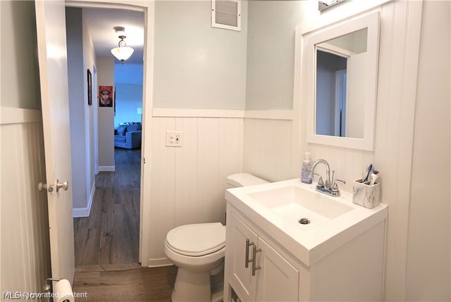 11850 Edgewater Drive 1008, Lakewood, OH 44107
