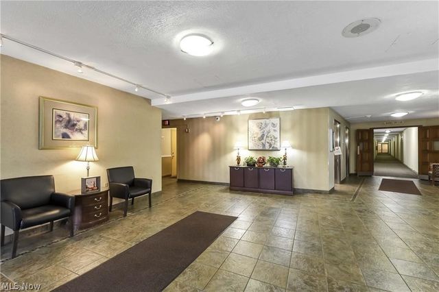 11850 Edgewater Drive 1008, Lakewood, OH 44107