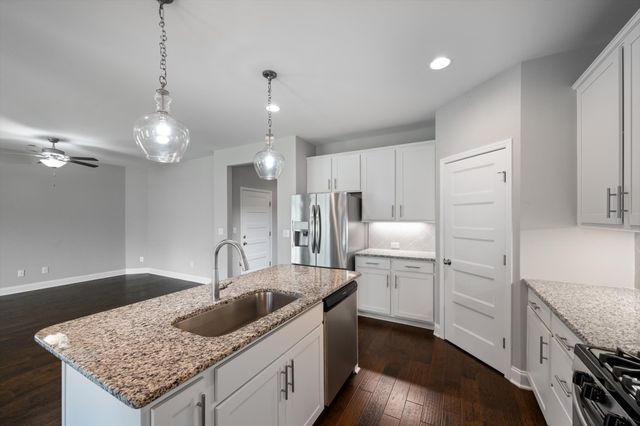 574 Oakvale Ln, Mount Juliet, TN 37122
