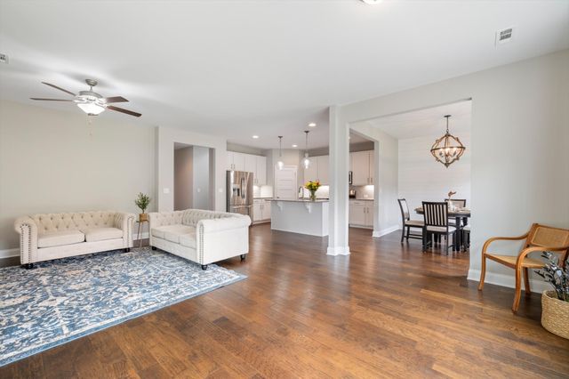 574 Oakvale Ln, Mount Juliet, TN 37122