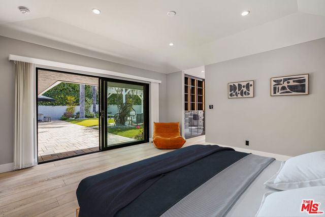 8400 Mulholland Drive, Los Angeles, CA 90046