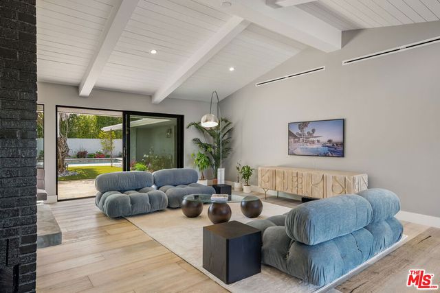 8400 Mulholland Drive, Los Angeles, CA 90046