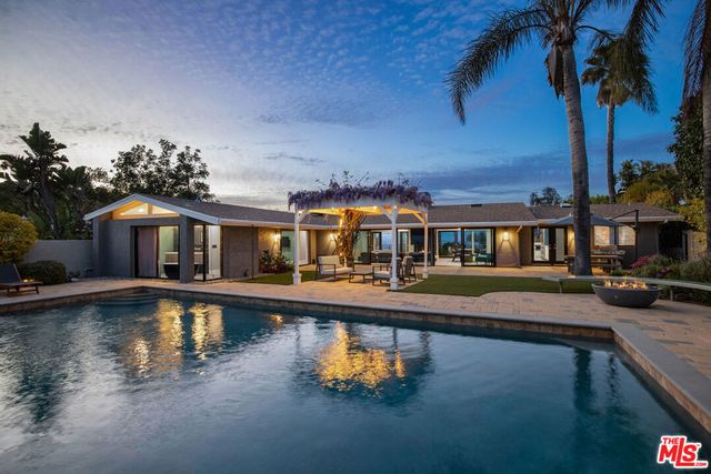 8400 Mulholland Drive, Los Angeles, CA 90046