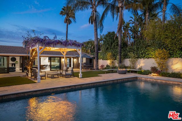 8400 Mulholland Drive, Los Angeles, CA 90046