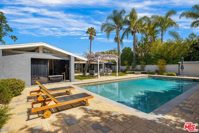 8400 Mulholland Drive, Los Angeles, CA 90046