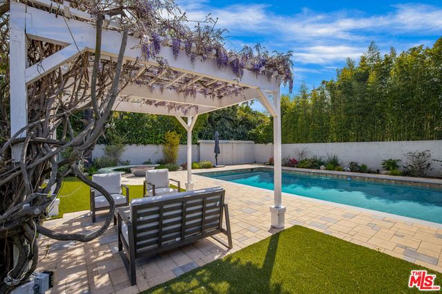 8400 Mulholland Drive, Los Angeles, CA 90046