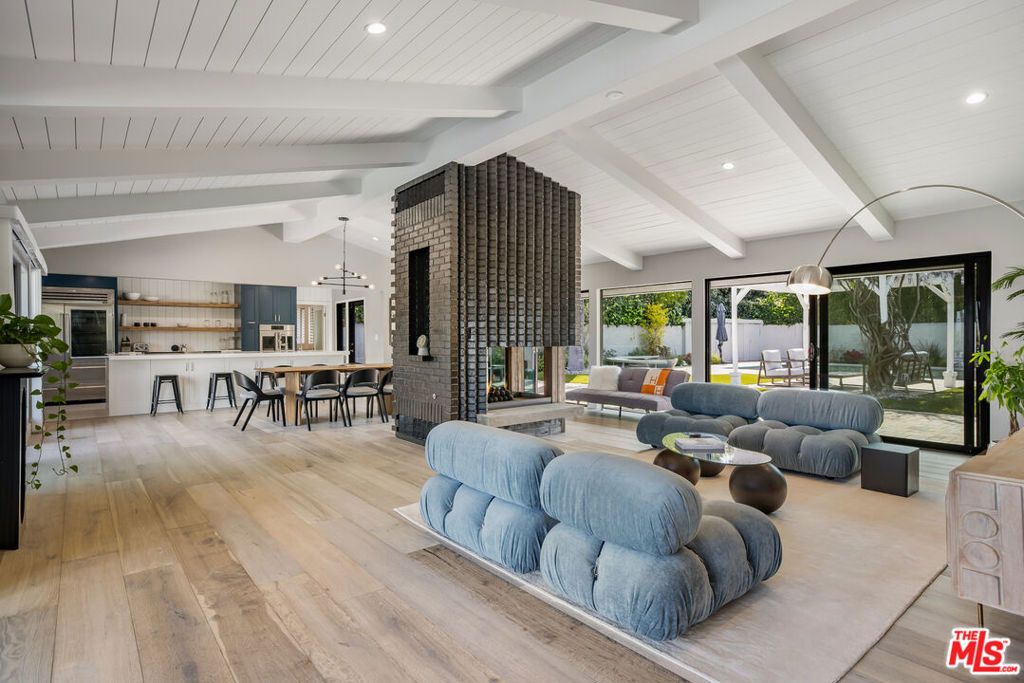 8400 Mulholland Drive, Los Angeles, CA 90046