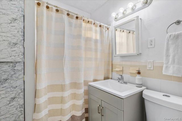 729 Taylor Avenue, Bronx, NY 10473