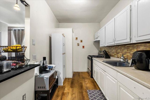 729 Taylor Avenue, Bronx, NY 10473