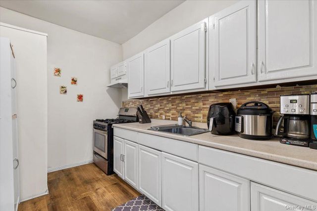 729 Taylor Avenue, Bronx, NY 10473