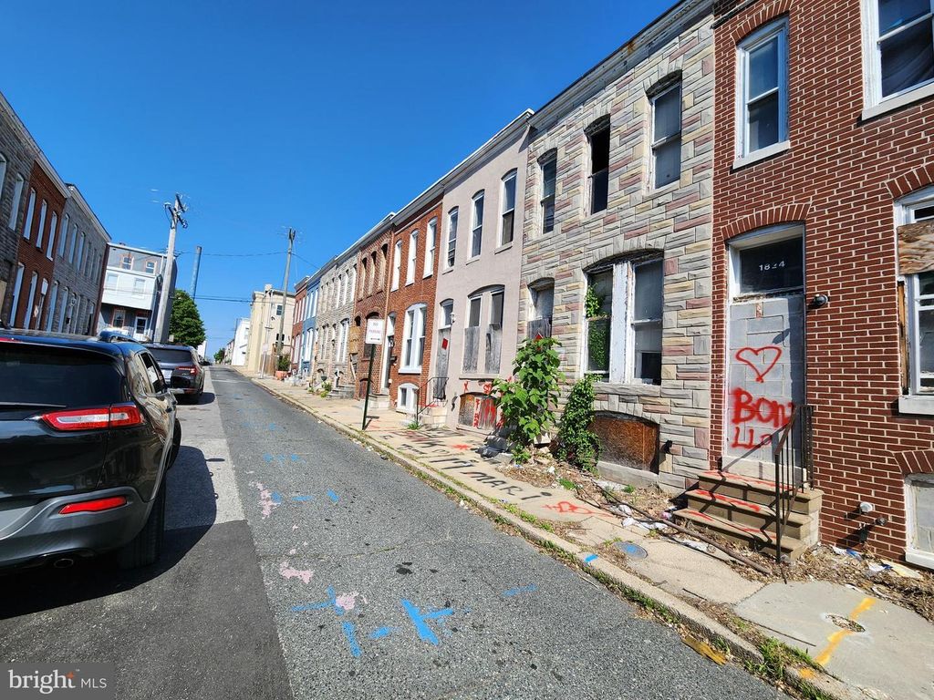 Image 5 of property listing at 1824 W FAIRMOUNT AVE, Baltimore, MD 21223