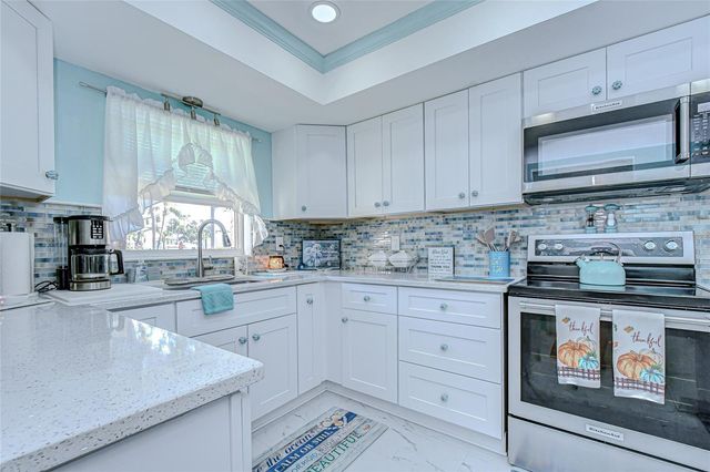 9700 STARKEY ROAD 111, Seminole, FL 33777