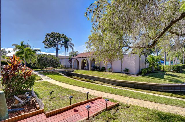 9700 STARKEY ROAD 111, Seminole, FL 33777