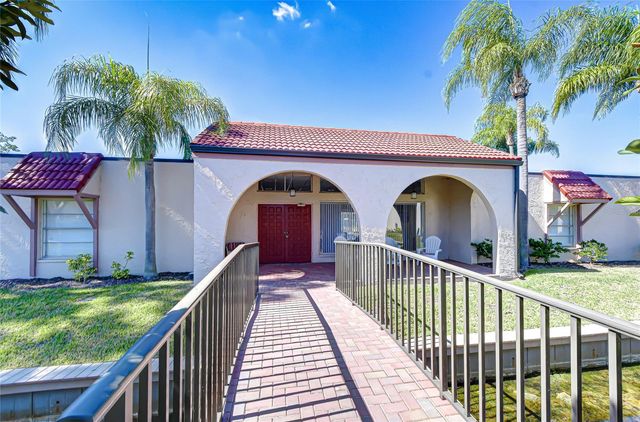 9700 STARKEY ROAD 111, Seminole, FL 33777