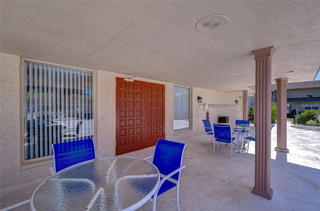 9700 STARKEY ROAD 111, Seminole, FL 33777