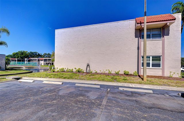 9700 STARKEY ROAD 111, Seminole, FL 33777