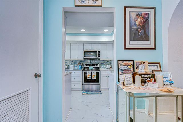 9700 STARKEY ROAD 111, Seminole, FL 33777