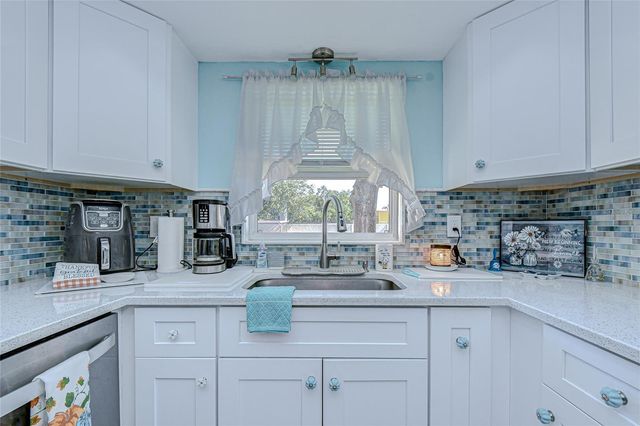 9700 STARKEY ROAD 111, Seminole, FL 33777