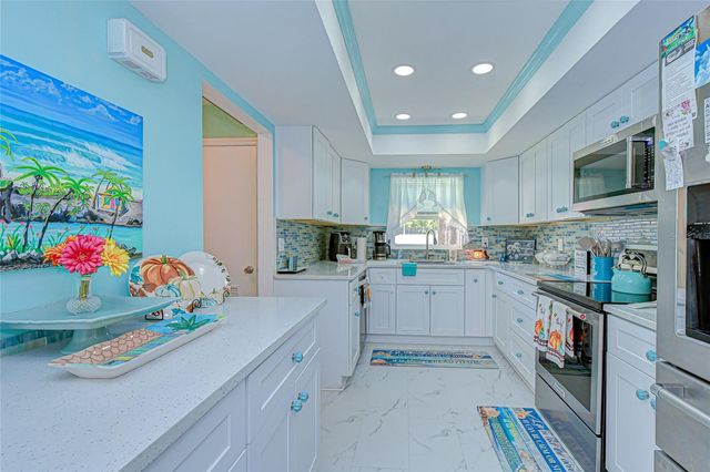 9700 STARKEY ROAD 111, Seminole, FL 33777