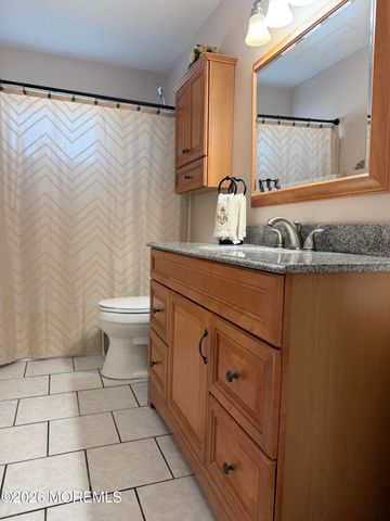 8 Lake Avenue, Hazlet, NJ 07730