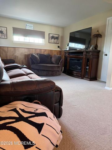 8 Lake Avenue, Hazlet, NJ 07730