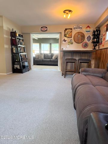 8 Lake Avenue, Hazlet, NJ 07730