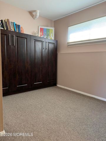 8 Lake Avenue, Hazlet, NJ 07730