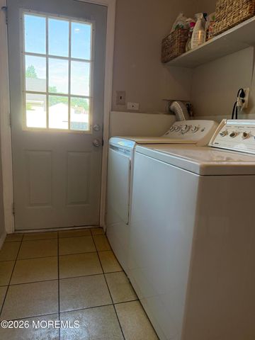 8 Lake Avenue, Hazlet, NJ 07730