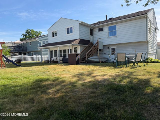 8 Lake Avenue, Hazlet, NJ 07730