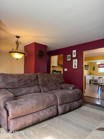 8 Lake Avenue, Hazlet, NJ 07730