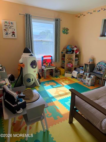 8 Lake Avenue, Hazlet, NJ 07730